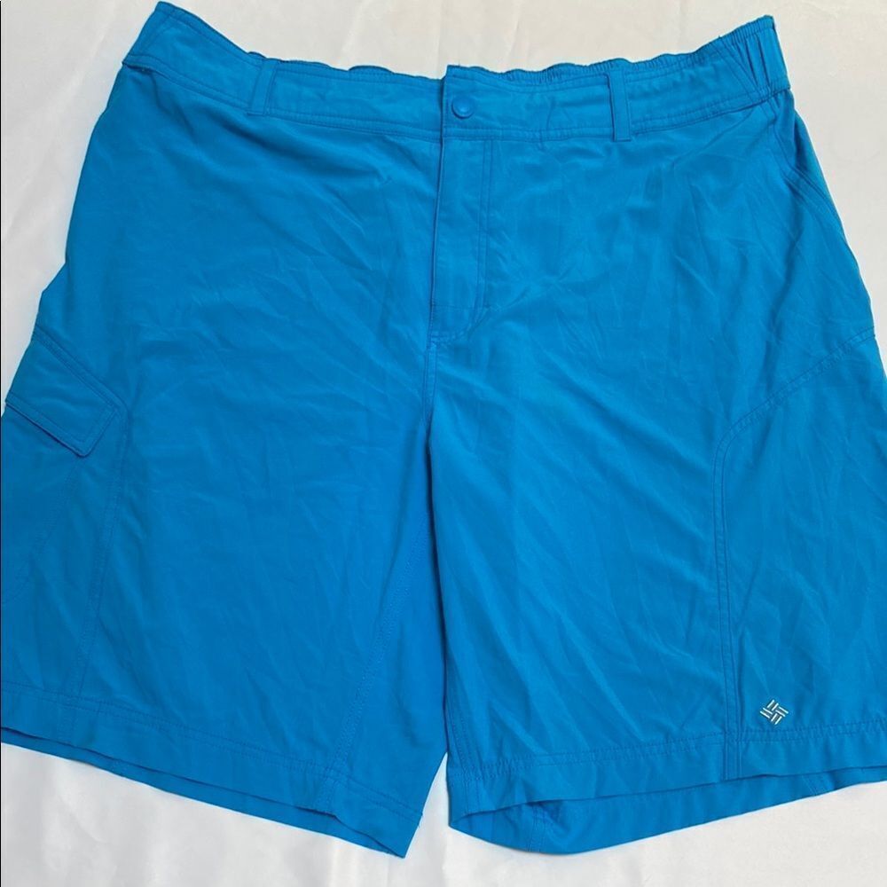Columbia Blue Cargo Shorts Lightweight and Versatile